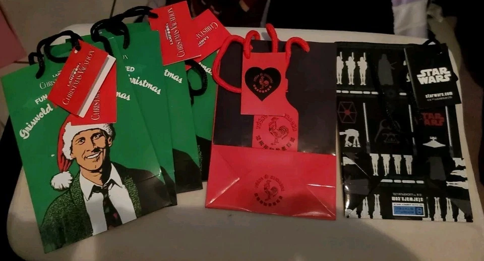Bolsas de presente de férias NATIONAL LAMPOON'S CHRISTMAS HOLIDAY / STAR WARS / SRIRACHA - Imagem 1 de 4