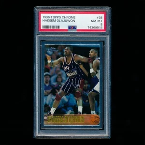 Hakeem Olajuwon 1996-97 Topps cromo #35 leyenda de la corte raro PSA 8 casi nuevo-como nuevo - Imagen 1 de 2