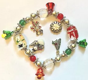 ❤️CHRISTMAS BRACELET Fancy CHARMS & BEADS Wonderful Vintage Festive Elastic🎄 ❤️ - Picture 1 of 4