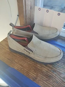 Mocassini uomo Crocs Walu slip-on casual in tela 11270 kaki marrone chiaro da uomo taglia 7 - Foto 1 di 24