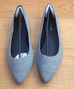 New Ladies Black/White New Look Flat Court Shoes UK 5 EU 38 - Picture 1 of 3