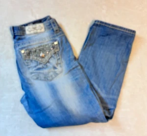Miss Me Mid-Rise Easy Crop Embellished Rolled Cuff Womens Size 31 (Actual 38x26) - Picture 1 of 11
