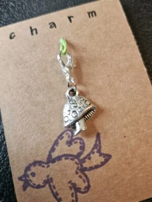 CLIP ON CHARM HONGO SAPO TOADSTOOL PULSERA LLAVERO BOLSO CREMALLERA MONEDERO Foto 1 de 3