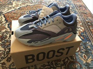 Yeezy Boost 700 V1 azul de carbono 2019 