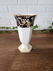 Wedgwood Cornucopia Large Hexagonal 8 " Vase - Picture 1 of 3