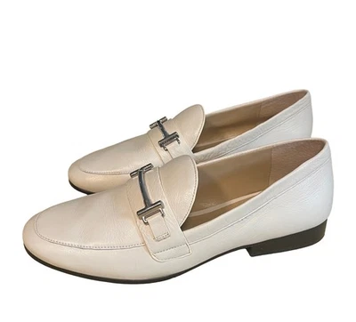 Mocasín plano Enzo Angiolini EN-TATYE crema cuero suave mujer talla 7 barra plateada usado en excelente estado Foto 1 de 4