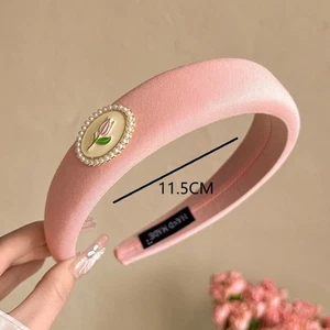 Trendiges Tulpen Stirnband mit eleganten Perlenakzenten für modisch getriebene - Picture 1 of 15