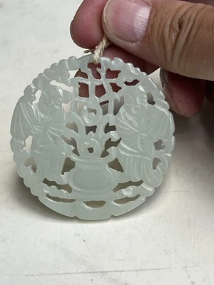 Jade chino bellamente tallado Foto 1 de 4