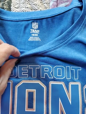 BOYS SIZE 18/20 DETROIT LIONS T SHIRTS - Image 1 of 4