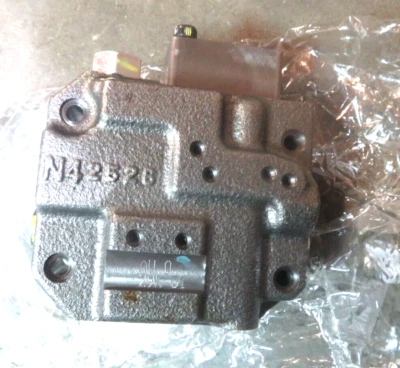  Komatsu 708-1W-03070 - VALVE ASS Y (T-7) - Image 1 of 4