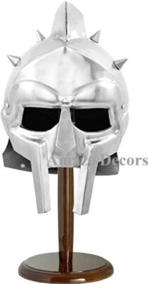 Casco de película de gladiador arena romana caballero máximo armadura casco sobre soporte de madera Foto 1 de 4