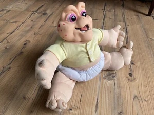 Die Dinos - Baby Sinclair - Plüsch Puppe Figur - Sprachmodul 1993 - Bild 1 von 8