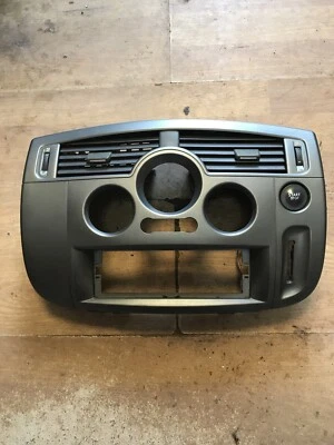 RENAULT SCENIC 2003-2008 CENTRE DASHBOARD TRIM AND AIR VENTS (Grey) - Image 1 of 3