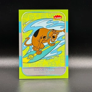 2025 Fleer Scooby Doo #17 SURFING A Man For All Seasons SILVER SPECTRUM /349 - Picture 1 of 3