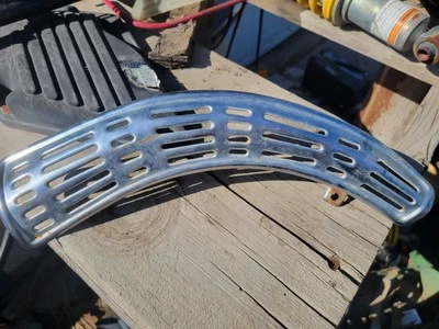 1965 HONDA CT 200 CT 90 ВЫХЛОПНОЙ ТРУБЫ ПРЕДОХРАНИТЕЛЬ #18241-033-000 - Изображение 1 из 4