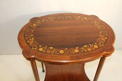 Preciosa mesa de centro de marquetería con incrustaciones de arce y palisandro, siglo XIX. Foto 1 de 4