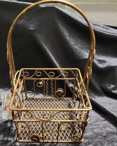 Vintage square shape wire coopertone basket with beads. Metal Cover