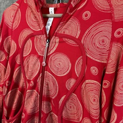 Suéter deportivo de peso pesado Lululemon para mujer Remix Lux con capucha círculos de Beechlu Foto 1 de 4