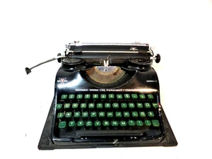 Seltene GROMA  Reiseschreibmaschine 1950/51 grüne Tastatur - Foto 1 di 7