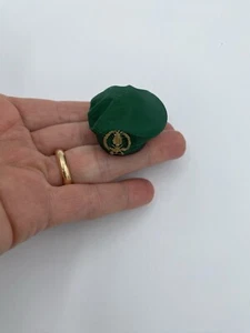BASCO DELLA GUARDIA DI FINANZA MAGNETE PER BOMBONIERE 4.5 cm x 4 cm x 1,5 cm - Foto 1 di 9