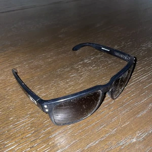OO9102-01 Holbrook Oakley Matte Black/Warm Grey Silver Accents 55-18-137 - Picture 1 of 5