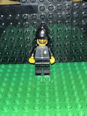 LEGO Minifigures Series 11 - 70102 Constable - Image 1 of 4
