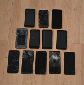 Lot de téléphones portables pour pièces, extrait or - Photo 1 sur 4