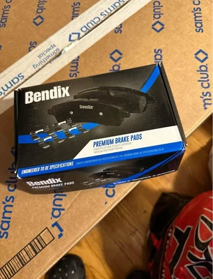 Новые тормозные колодки и роторы Chrysler 200T 2014 - Изображение 1 из 4