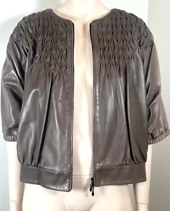 ESCADA BOMBER IN PELLE MARRONE, PELLE DI AGNELLO, MANICHE RITAGLIATE, FODERA IN SETA EU 38 - Foto 1 di 9