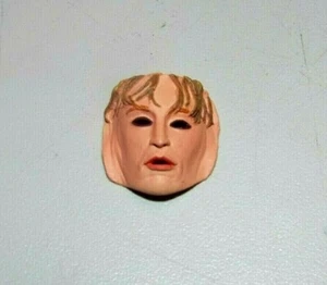 PESADILLA EN ELM STREET TINA MÁSCARA FACIAL FIGURA DE ACCIÓN ACCESORIO (NECA) - Imagen 1 de 3
