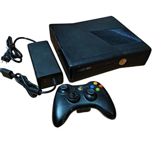 Lote de paquete de consola Xbox 360 S Slim 4 GB 1439 con todos los cables controlador OEM-probado  - Imagen 1 de 11