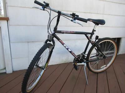 BICICLETA DE MONTAÑA GT OUTPOST TRAIL TRIPLE GT TRIÁNGULO DE COLECCIÓN (1995) Foto 1 de 4