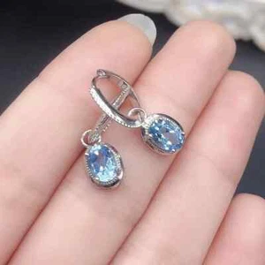 Pendientes colgantes colgantes de topacio azul de 3 quilates creados en laboratorio enchapados en oro blanco de 14 quilates - Imagen 1 de 6