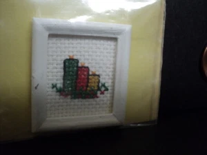 FOTO DE PUNTO DE CRUZ DE CASA DE MUÑECAS - VELA DE NAVIDAD - Imagen 1 de 4