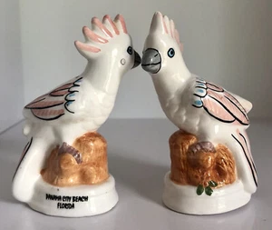 Vintage PANAMA CITY BEACH Florida Salt & Pepper Shakers Ceramic Cockatoos Birds - Picture 1 of 11