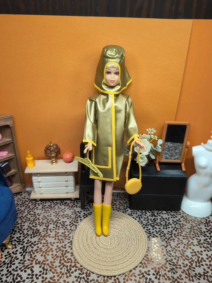 Capa de chuva e chapéu combinando vintage Mego Maddie Mod "Slick Chick" #1726 ++ - Imagem 1 de 4