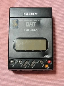 Sony Walkman TCD-D3 grabadora de datos reproductor de cassette defectuoso - Imagen 1 de 13