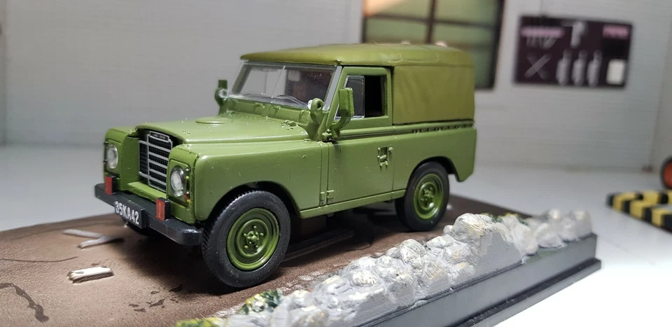 1:43 Scale Model Land Rover Series 3 88 SWB Utility Canvas Army Pickup Oxford - Image 1 of 4
