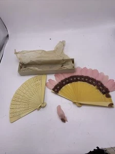 1923 Paris Antique 2 Fans Feathers CELLUOID in Box. Bx6 - Picture 1 of 7