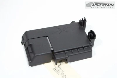 2014-2019 CADILLAC CTS REAR LEFT TRUNK POWER DISTRIBUTION FUSE BLOCK COVER OEM - Image 1 of 4