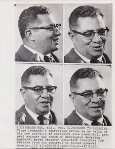 1969 Press Photo Green Bay Packers Coach Vince Lombardi Signs with Redskins - Picture 1 of 2
