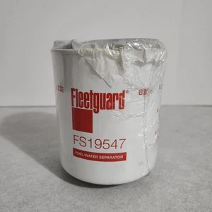 NOS Fleetguard Fuel / Water Separator FS19547 / 1 per pack - Picture 1 of 6