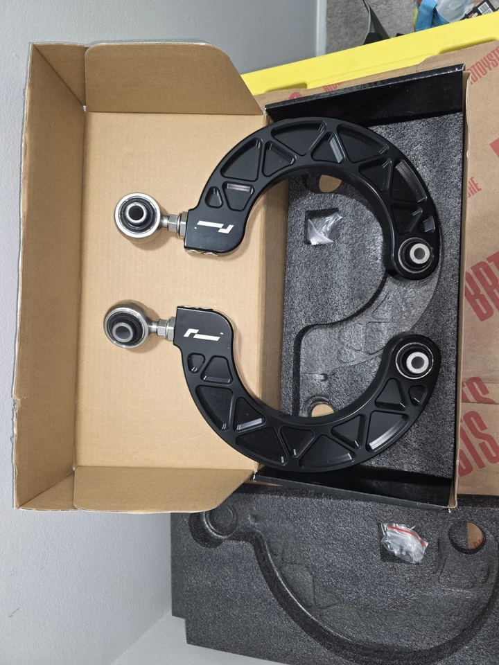RACINGLINE ADJUSTABLE CAMBER REAR CONTROL ARMS Audi RS3 TTRS Volkswagen Golf R - Image 1 of 4