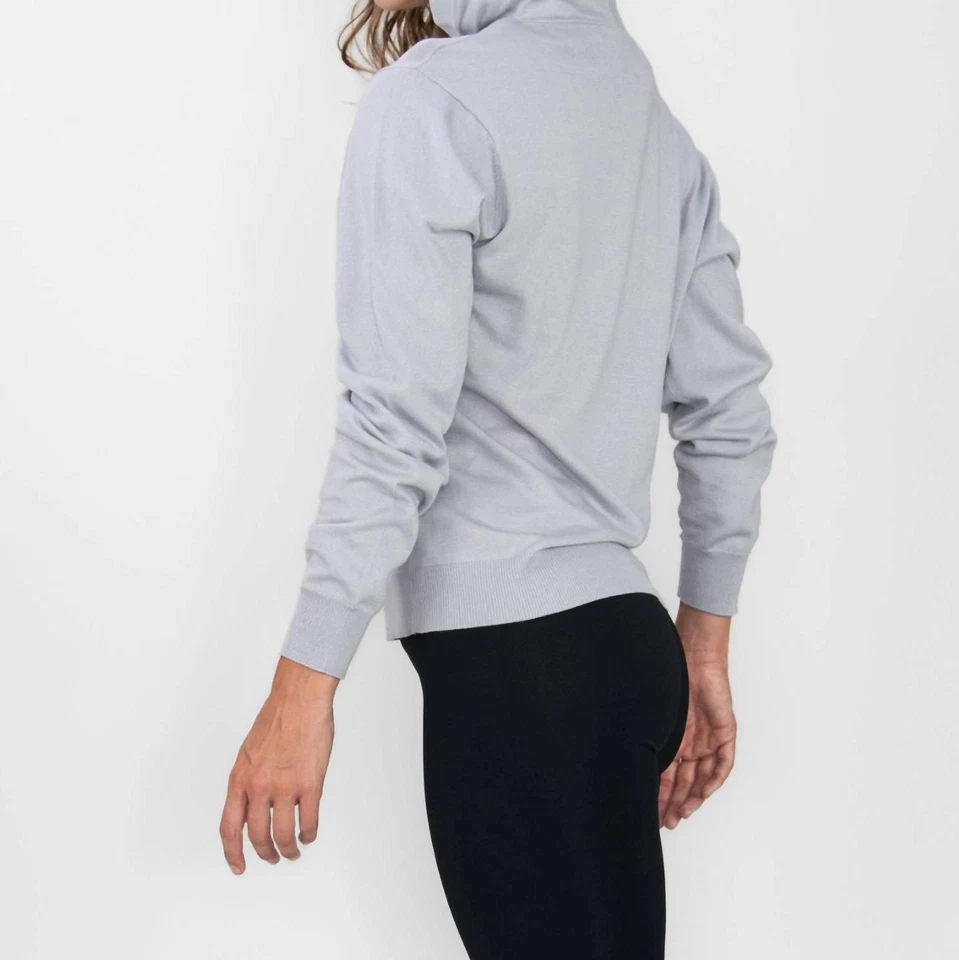 Camisa gris con capucha de cachemir vegano ligero envoltorios corporales Foto 1 de 1