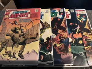 Lote de cómics Fightin’ Army Charlton #s 104,116,117,118,137 - Imagen 1 de 24