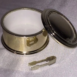 WMF kleine Pillendose mit Pillenzange Ø 5,3 cm. x Höhe 3,4 cm.Silber ????? - Bild 1 von 4