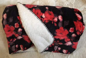 Victoria's Secret Sherpa Blanket VS Red Roses Flowers Floral Soft 50" x 60" NEW - Picture 1 of 6