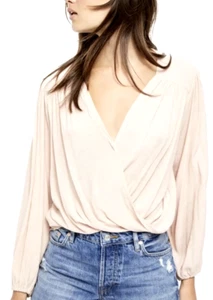 Top envolvente Free People rosa néctar texturizado manga larga sobrepelliz escote talla M - Imagen 1 de 5
