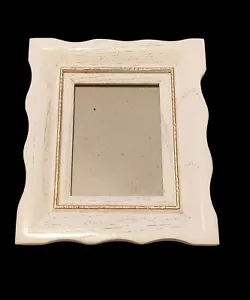 White Wooden Photo Frame With Gold Trim - Fits A 4" Tall By 3" Wide Photo - Picture 1 of 2
