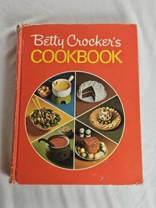Betty Crocker's Cookbook Vtg 1972 Hardcover Happy Holiday Recipes Book - Picture 1 of 11